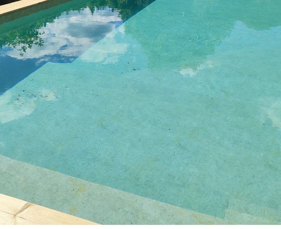 Piscine équipée d’un liner 3D Rock, coloris Rusty