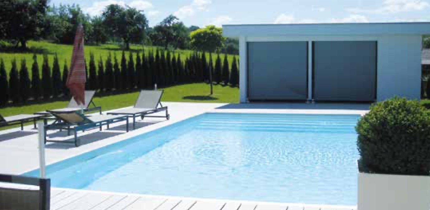 Piscine équipée d’un liner Ultim, coloris Bleu pâle